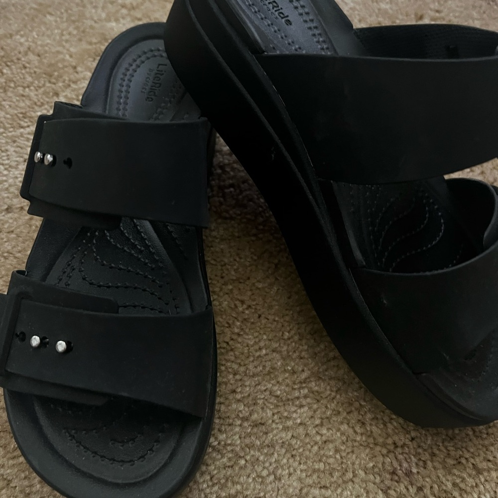 Crocs Brooklyn Buckle Wedge